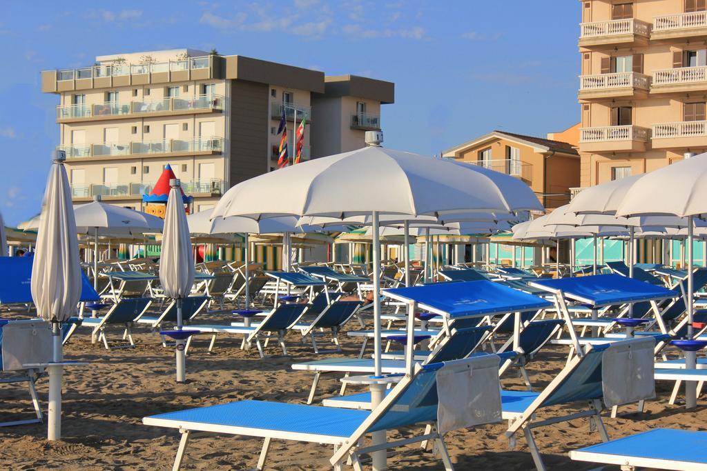 Hotel Augustus- Davanti A Noi C'E Solo Il Mare Мізано-Адріатіко Екстер'єр фото
