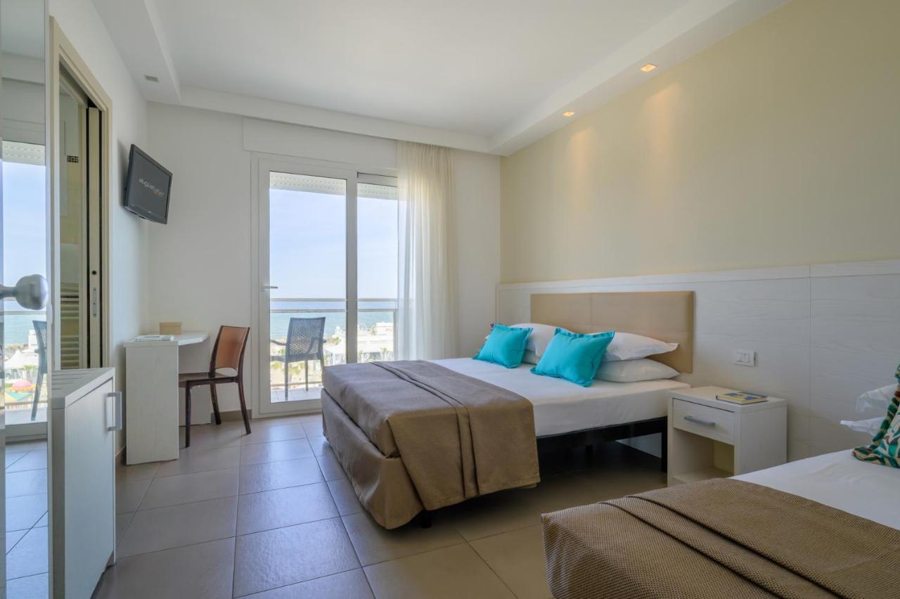 Hotel Augustus- Davanti A Noi C'E Solo Il Mare Мізано-Адріатіко Екстер'єр фото