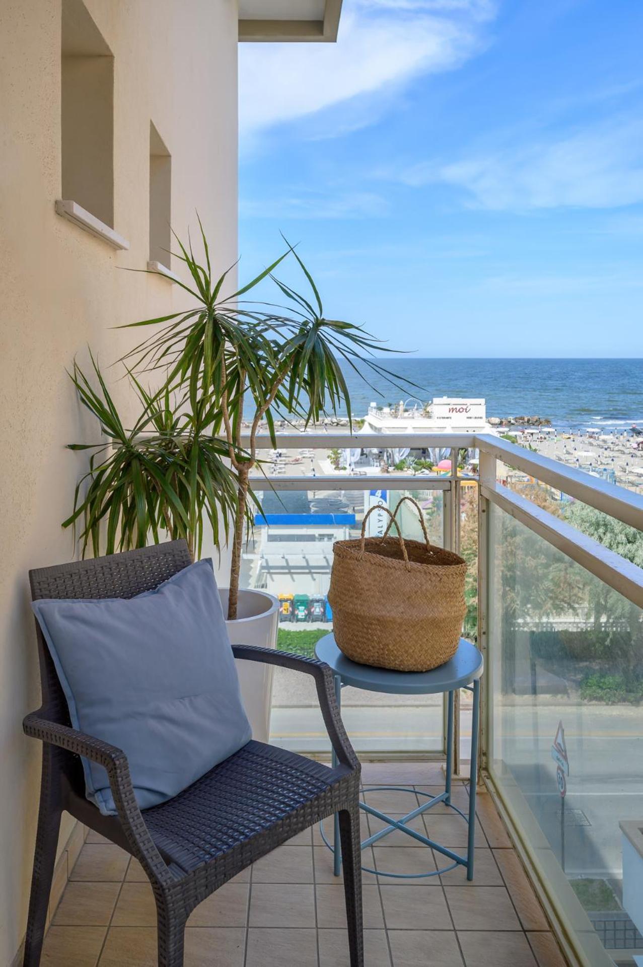 Hotel Augustus- Davanti A Noi C'E Solo Il Mare Мізано-Адріатіко Екстер'єр фото