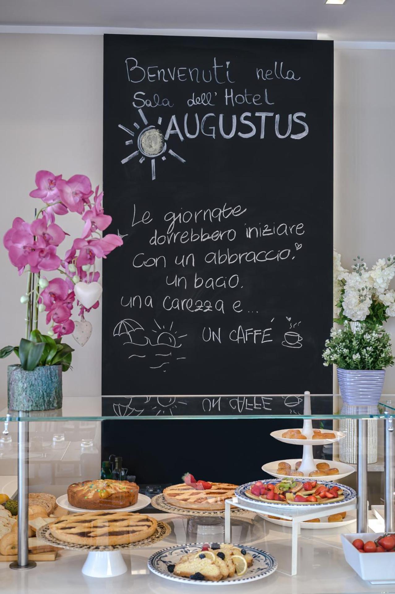 Hotel Augustus- Davanti A Noi C'E Solo Il Mare Мізано-Адріатіко Екстер'єр фото