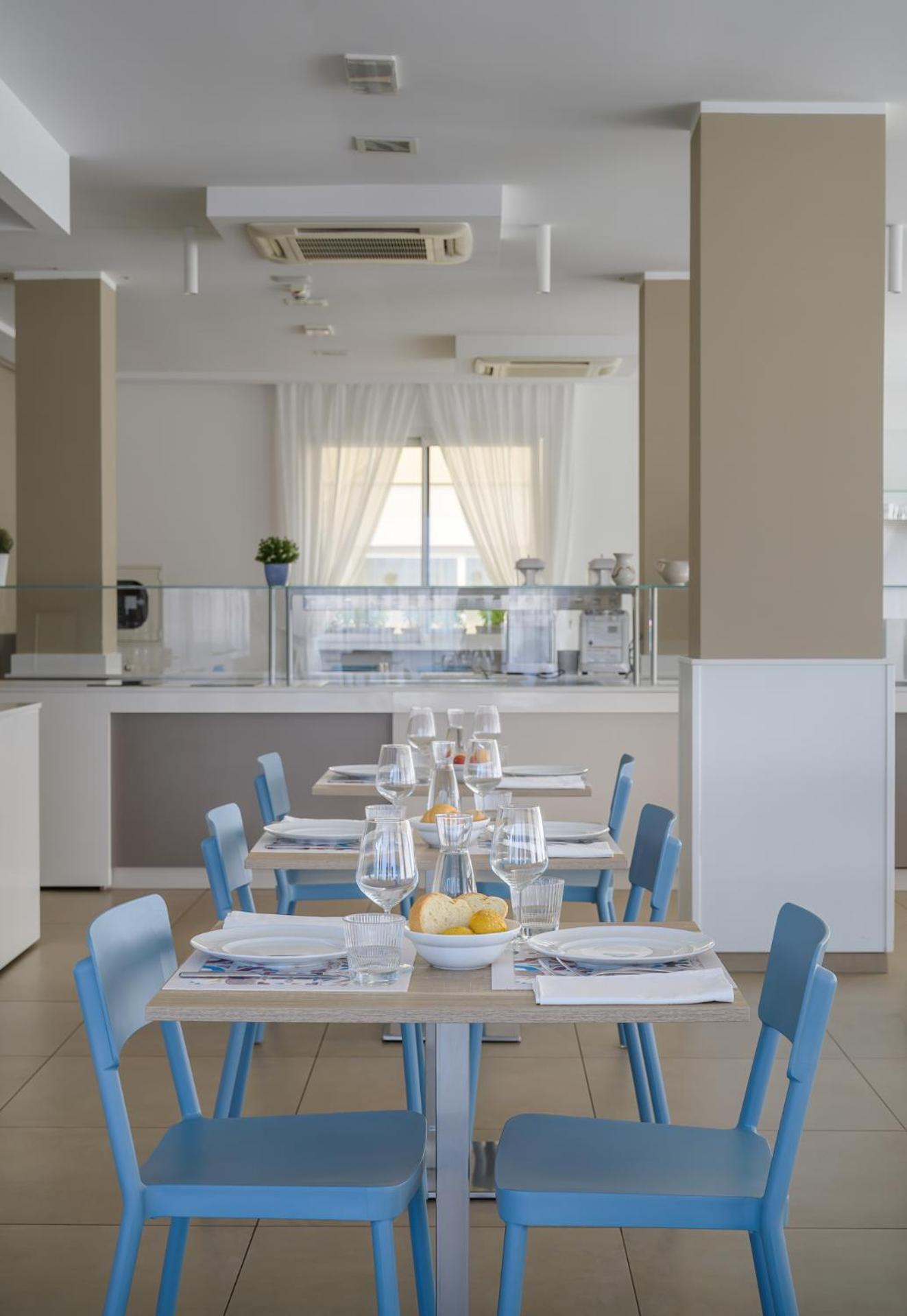 Hotel Augustus- Davanti A Noi C'E Solo Il Mare Мізано-Адріатіко Екстер'єр фото