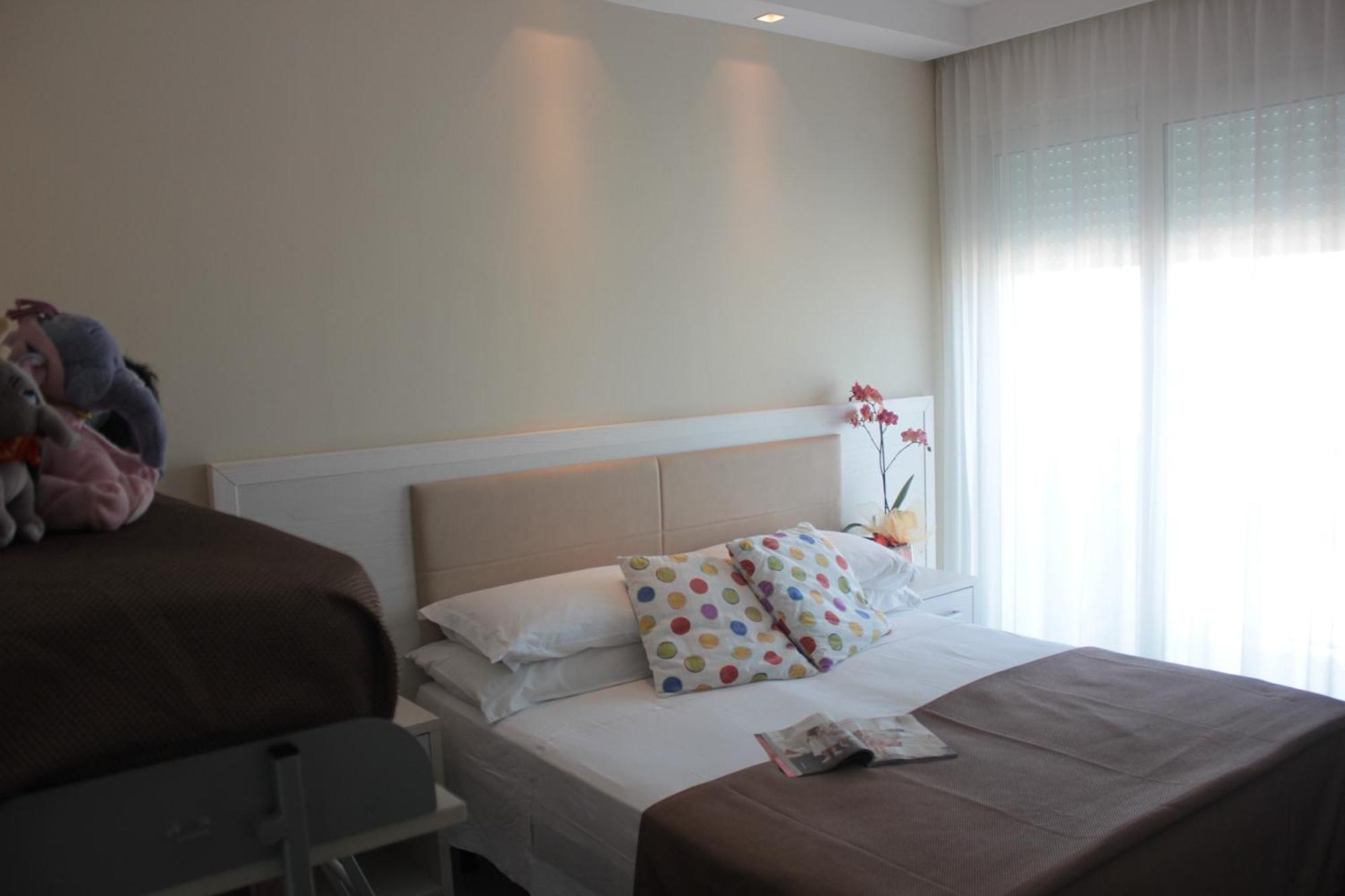 Hotel Augustus- Davanti A Noi C'E Solo Il Mare Мізано-Адріатіко Номер фото